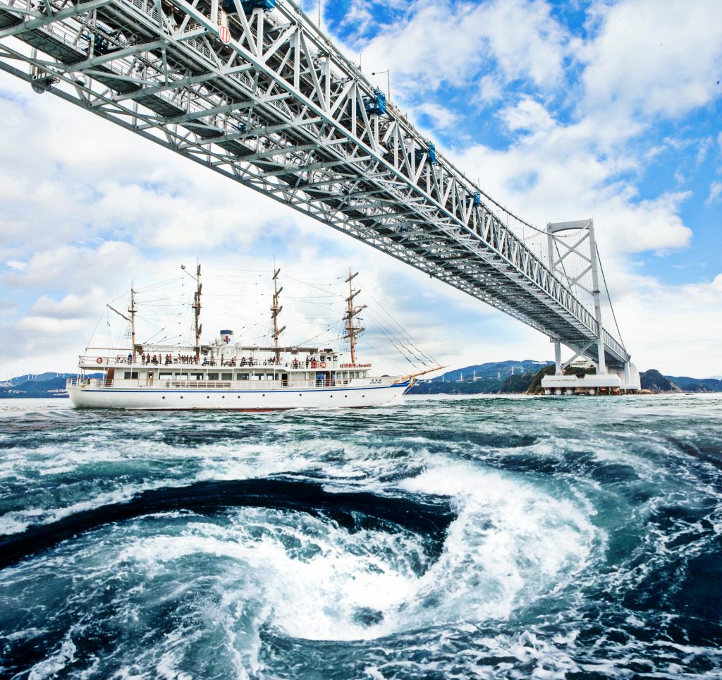 うずしおの旬 秋の大渦 を体感 淡路島 イベント 周辺スポット情報 公式 うずしおクルーズ 淡路島から鳴門の渦潮を体験