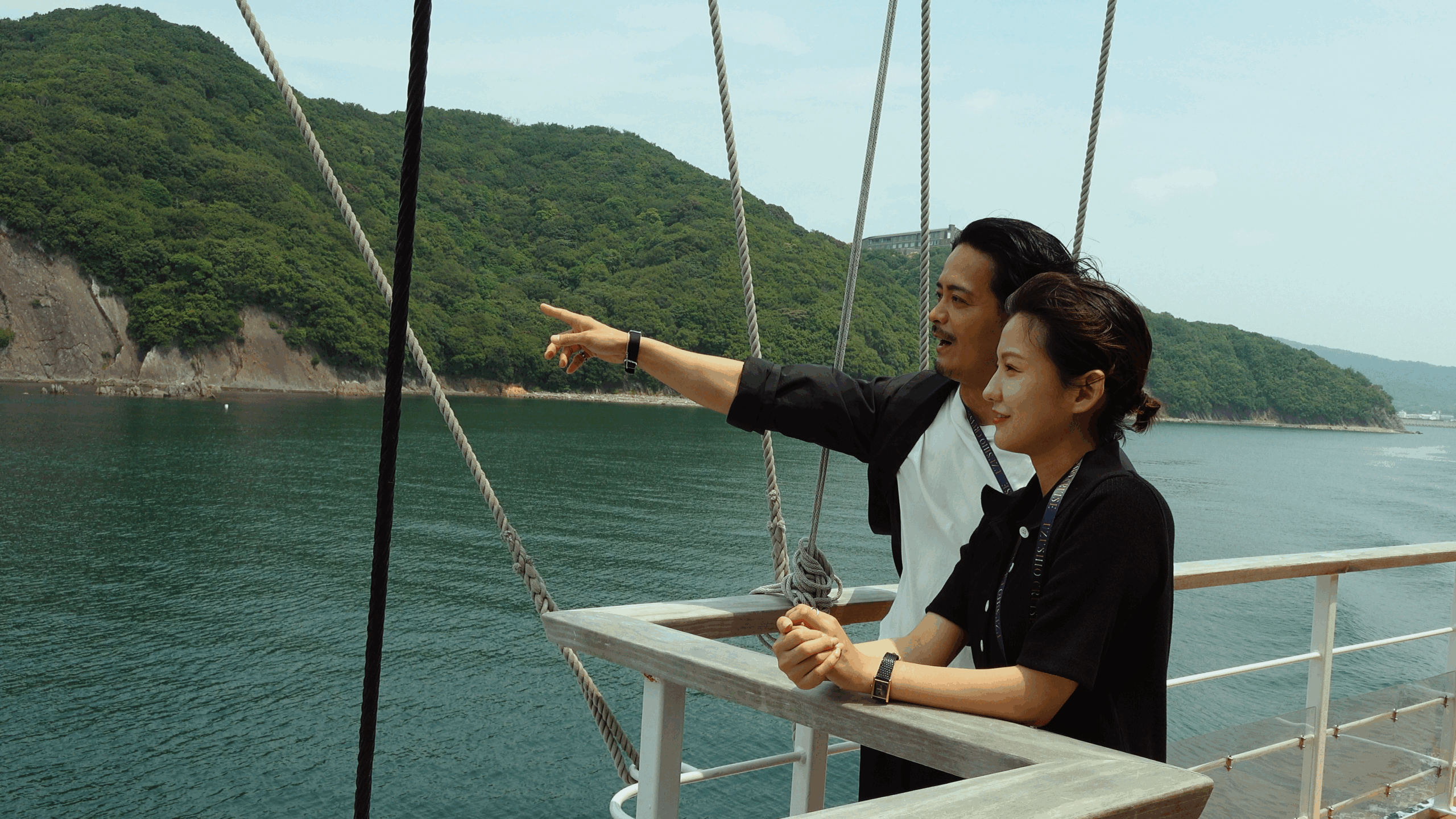 専用デッキでクルージング