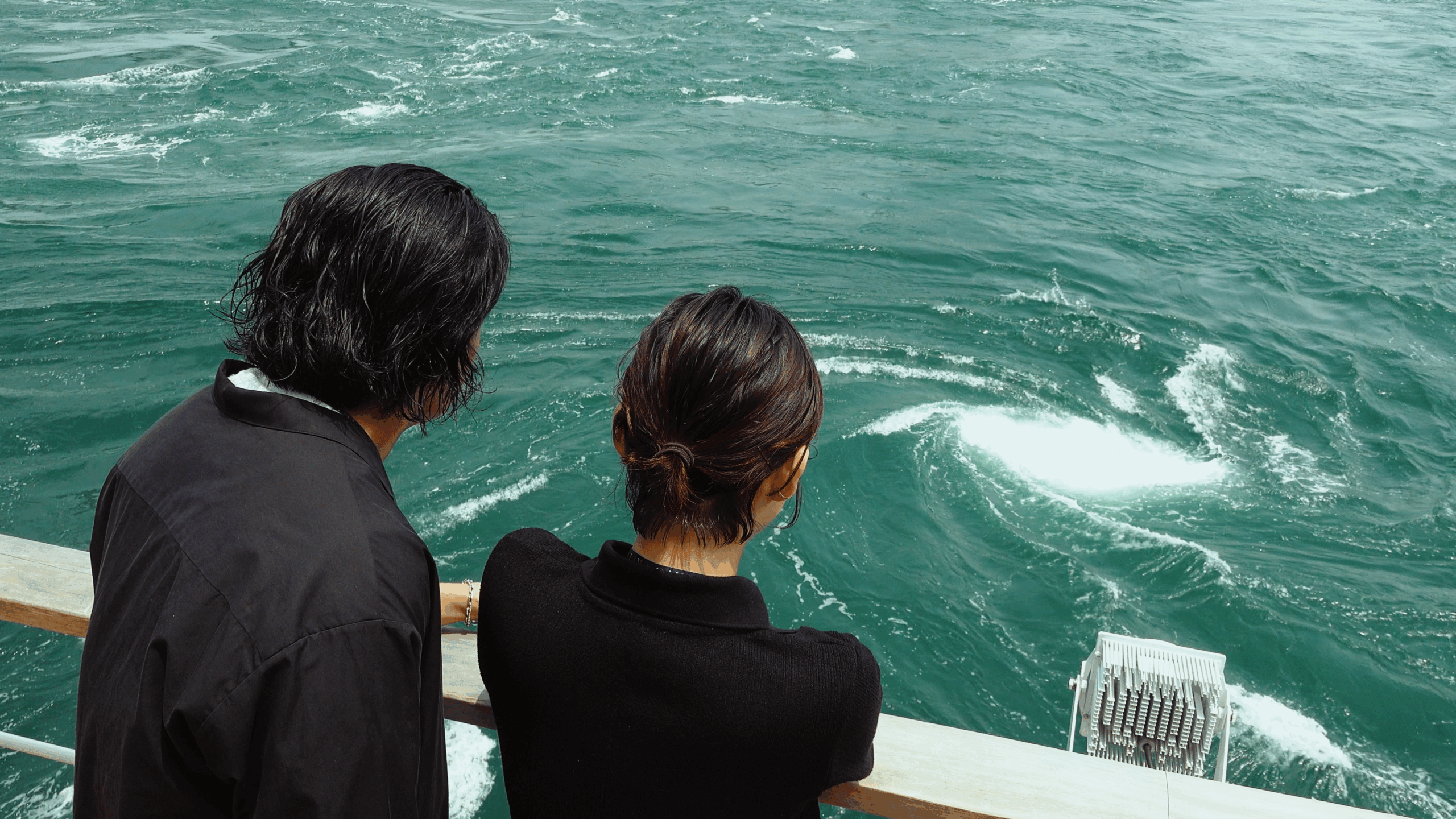 専用デッキで渦潮観覧